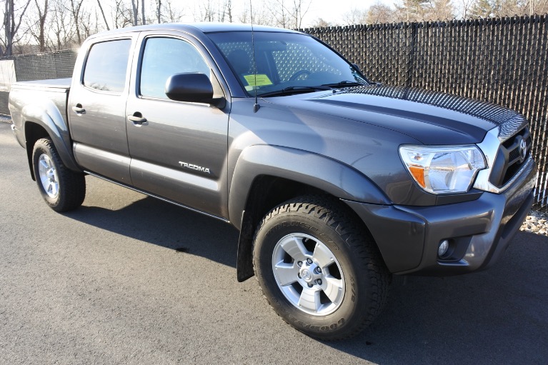 Used 2015 Toyota Tacoma 4WD Double Cab V6 AT (Natl) Used 2015 Toyota Tacoma 4WD Double Cab V6 AT (Natl) for sale  at Metro West Motorcars LLC in Shrewsbury MA 8