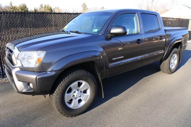 Used 2015 Toyota Tacoma 4WD Double Cab V6 AT (Natl) Used 2015 Toyota Tacoma 4WD Double Cab V6 AT (Natl) for sale  at Metro West Motorcars LLC in Shrewsbury MA 1