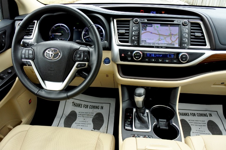 Used 2019 Toyota Highlander Hybrid Limited V6 AWD Used 2019 Toyota Highlander Hybrid Limited V6 AWD for sale at Metro West Motorcars LLC in Shrewsbury MA 10
