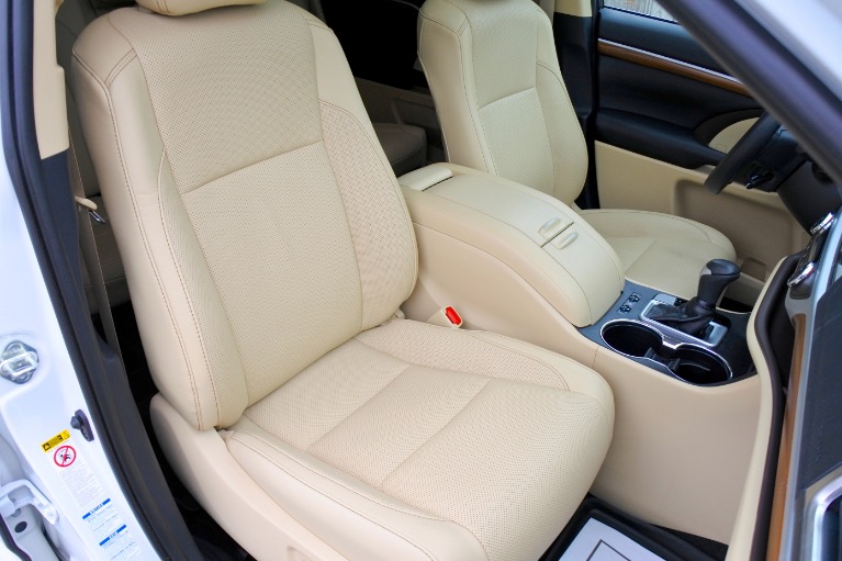 Used 2019 Toyota Highlander Hybrid Limited V6 AWD Used 2019 Toyota Highlander Hybrid Limited V6 AWD for sale at Metro West Motorcars LLC in Shrewsbury MA 22