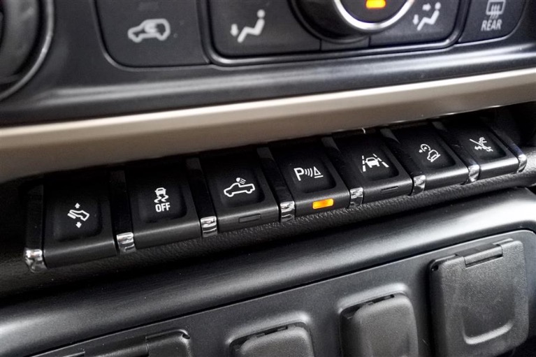 Used 2016 GMC Sierra 1500 4WD Crew Cab 143.5 Denali Used 2016 GMC Sierra 1500 4WD Crew Cab 143.5 Denali for sale at Metro West Motorcars LLC in Shrewsbury MA 12