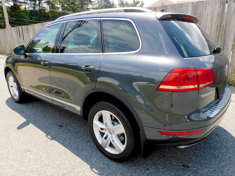 Used 2011 Volkswagen Touareg VR6 Sport Used 2011 Volkswagen Touareg VR6 Sport for sale  at Metro West Motorcars LLC in Shrewsbury MA 3