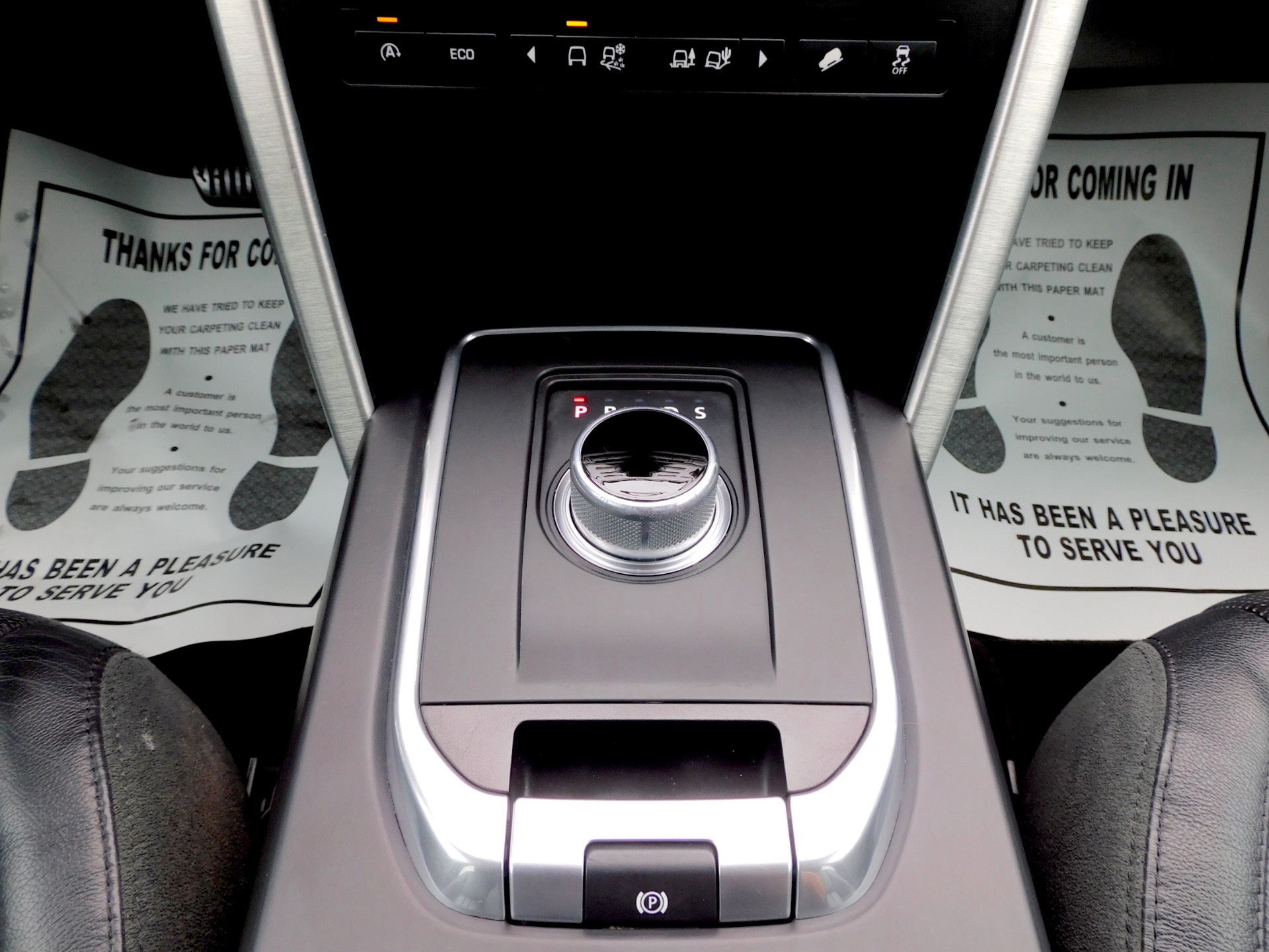 2015 Land Rover Discovery Sport HSE photo 12