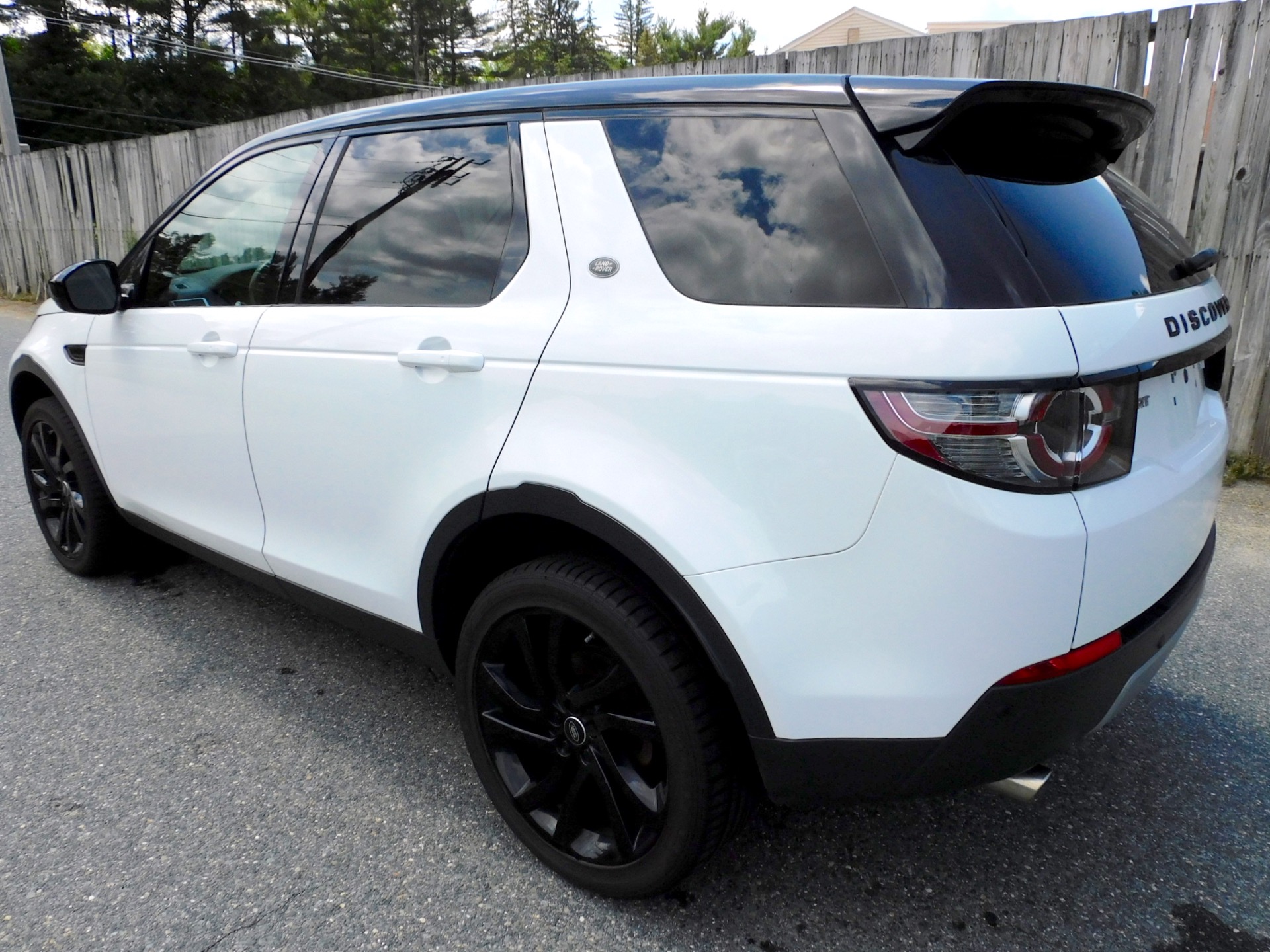 2015 Land Rover Discovery Sport HSE photo 3