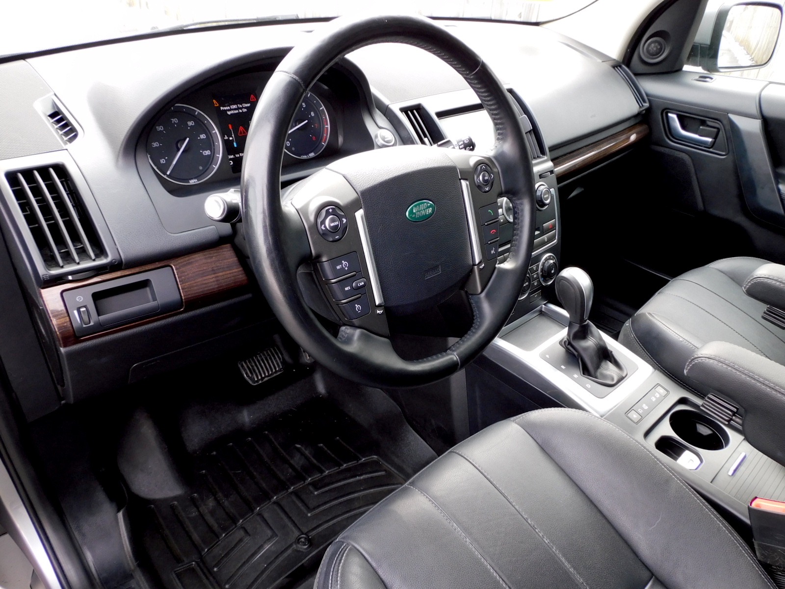 2014 Land Rover LR2 HSE photo 13