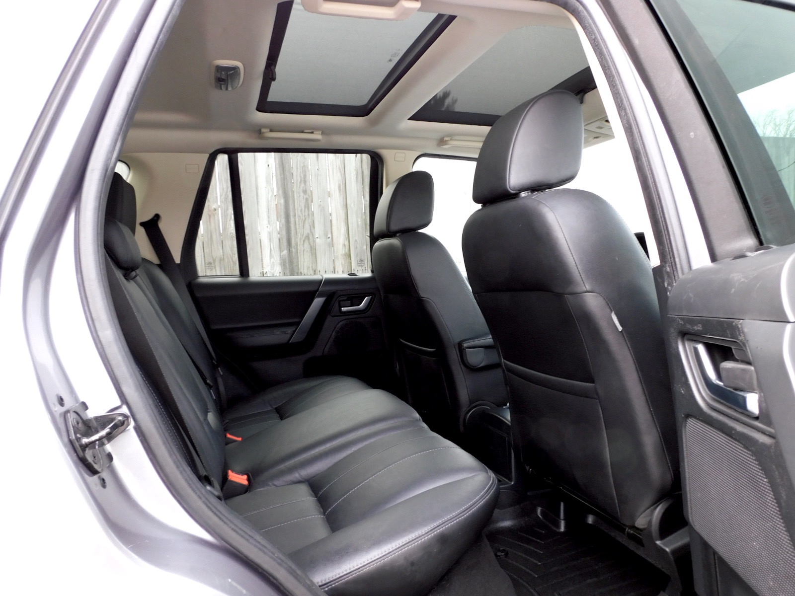 2014 Land Rover LR2 HSE photo 17