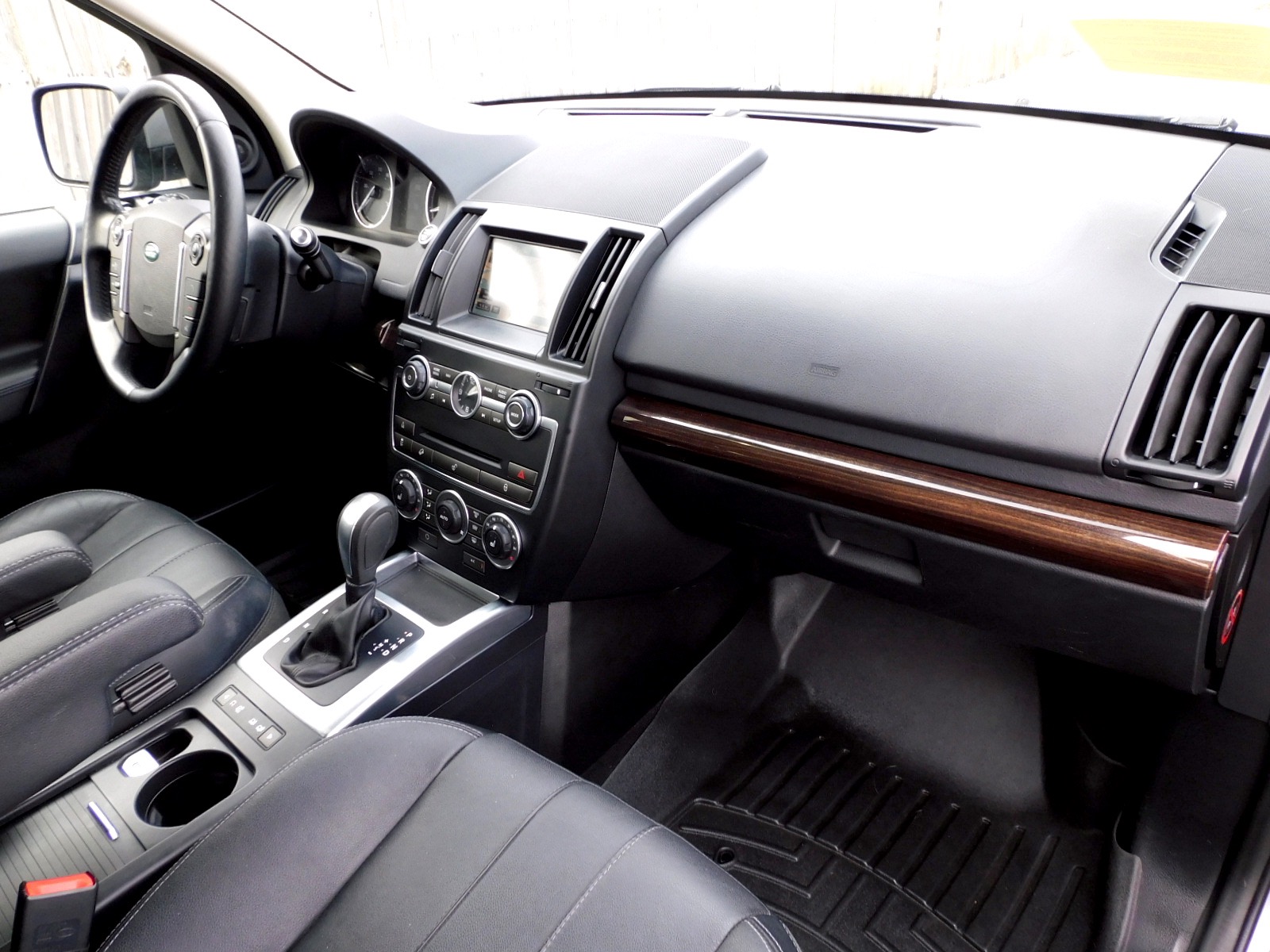 2014 Land Rover LR2 HSE photo 19