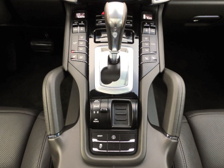Used 2017 Porsche Cayenne Platinum Edition AWD Used 2017 Porsche Cayenne Platinum Edition AWD for sale at Metro West Motorcars LLC in Shrewsbury MA 12