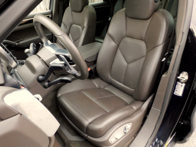 Used 2017 Porsche Cayenne Platinum Edition AWD Used 2017 Porsche Cayenne Platinum Edition AWD for sale at Metro West Motorcars LLC in Shrewsbury MA 14