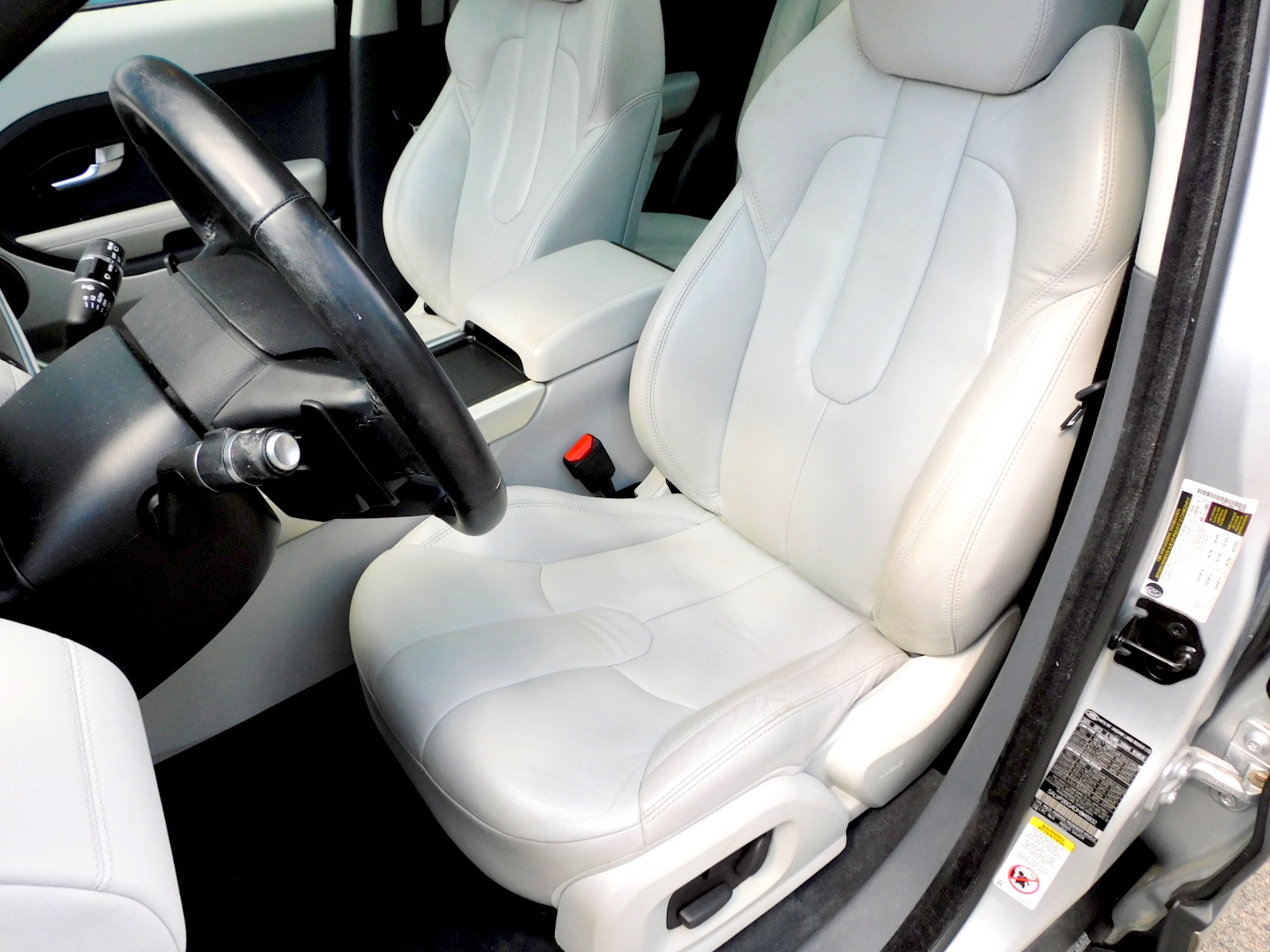 2013 Land Rover Range Rover Evoque Pure Plus photo 14