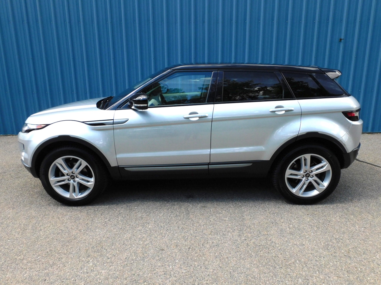 2013 Land Rover Range Rover Evoque Pure Plus photo 2