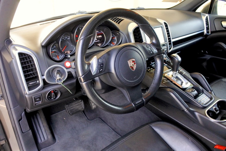 Used 2011 Porsche Cayenne AWD Used 2011 Porsche Cayenne AWD for sale at Metro West Motorcars LLC in Shrewsbury MA 13