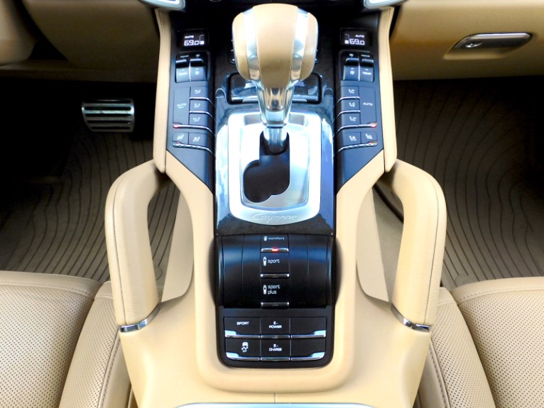 Used 2017 Porsche Cayenne S E-Hybrid Platinum Edition AWD Used 2017 Porsche Cayenne S E-Hybrid Platinum Edition AWD for sale at Metro West Motorcars LLC in Shrewsbury MA 12