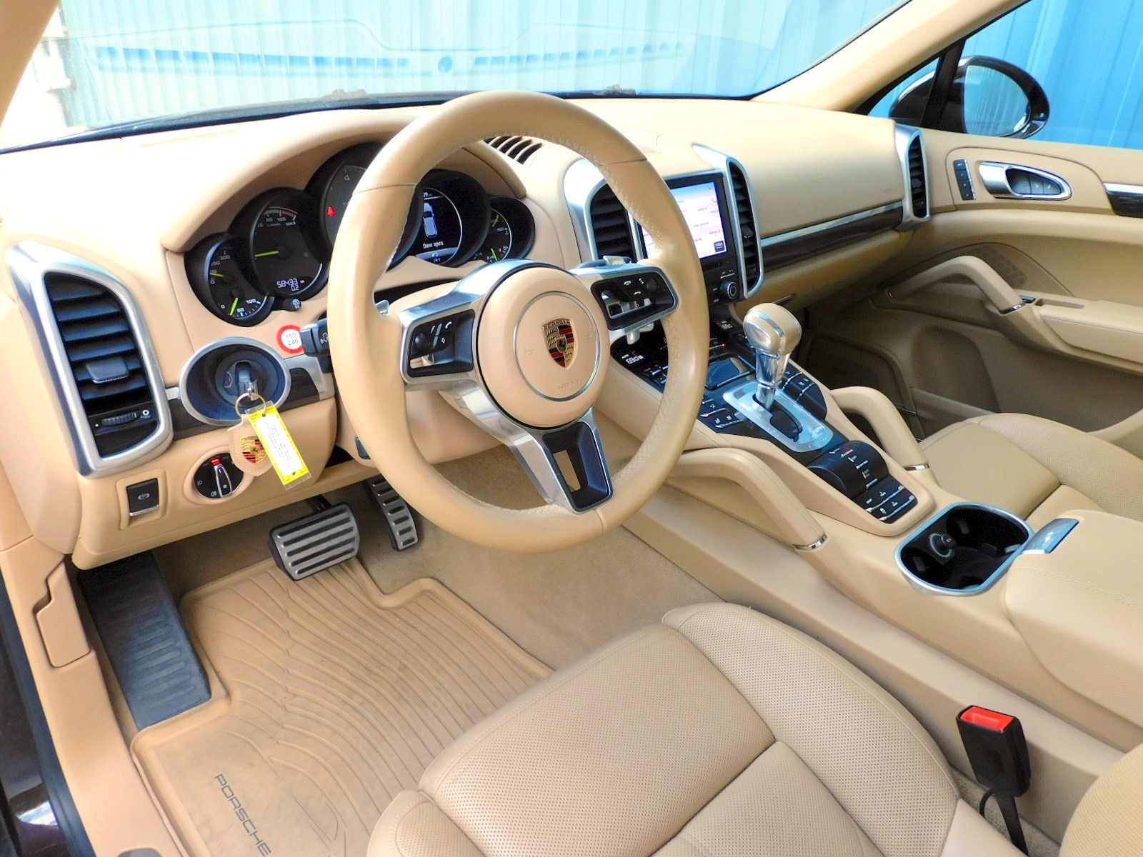 Used 2017 Porsche Cayenne S E-Hybrid Platinum Edition AWD Used 2017 Porsche Cayenne S E-Hybrid Platinum Edition AWD for sale  at Metro West Motorcars LLC in Shrewsbury MA 13