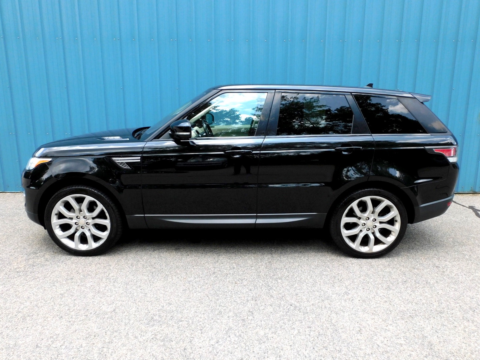 2016 Land Rover Range Rover Sport HSE photo 2