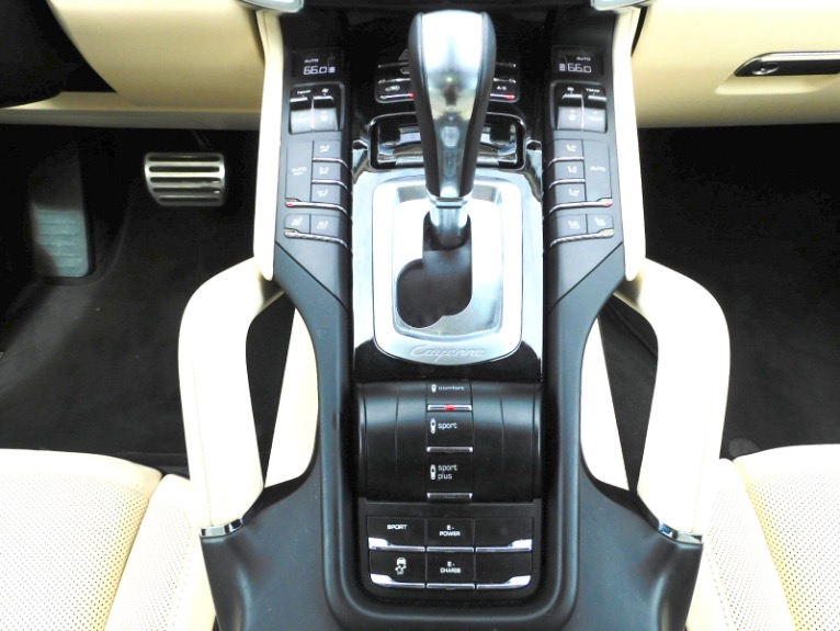 Used 2017 Porsche Cayenne S E-Hybrid Platinum Edition AWD Used 2017 Porsche Cayenne S E-Hybrid Platinum Edition AWD for sale at Metro West Motorcars LLC in Shrewsbury MA 12