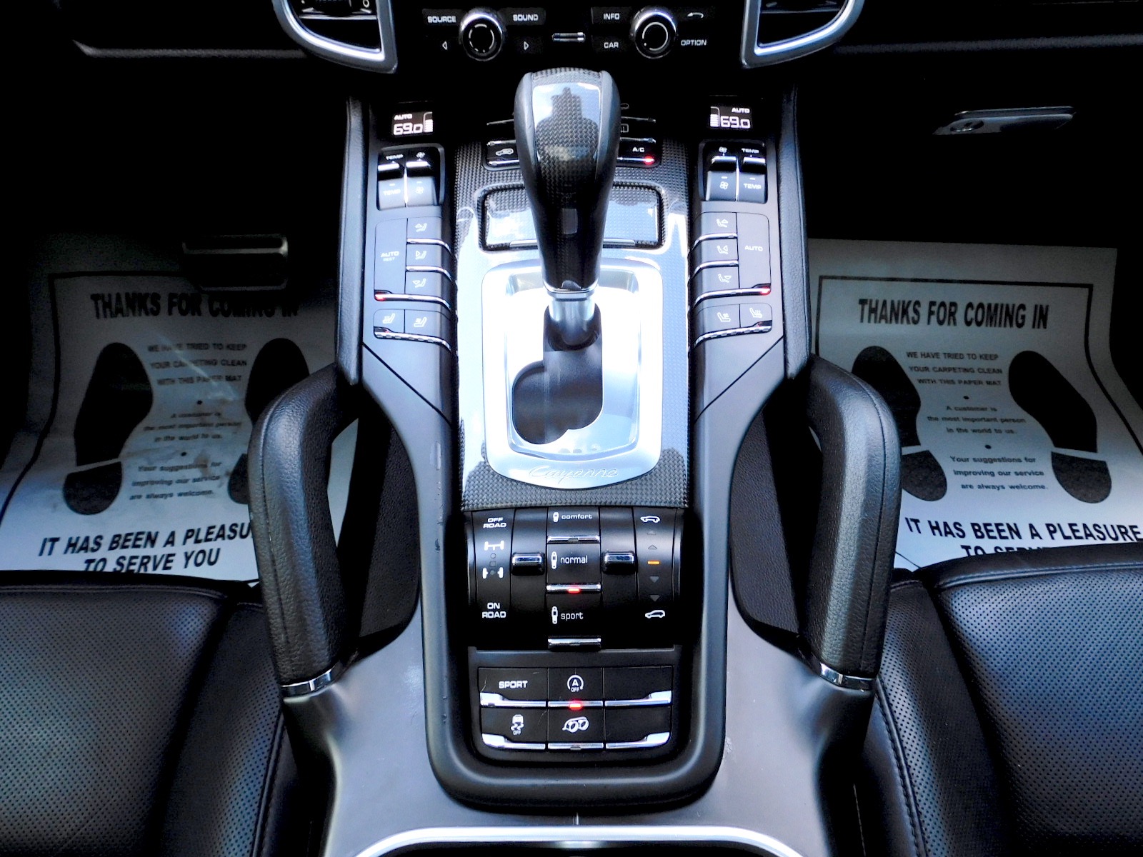 2014 Porsche Cayenne GTS photo 13