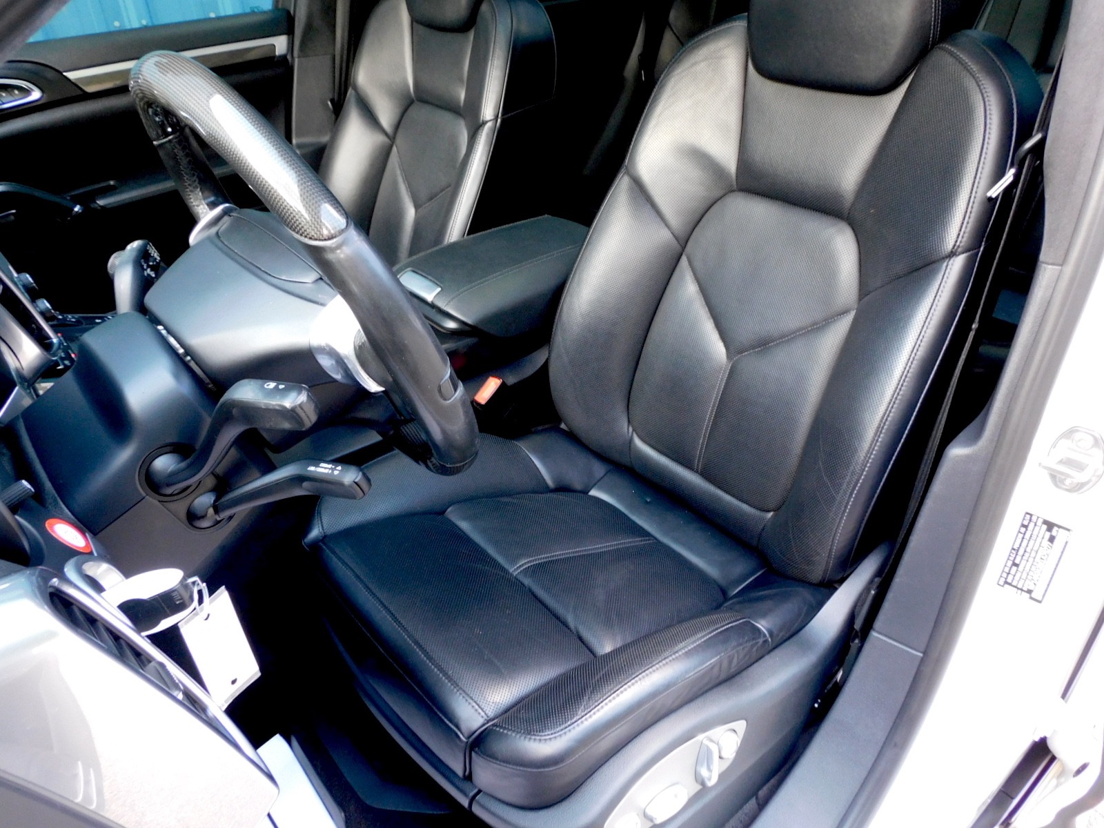 2014 Porsche Cayenne GTS photo 15