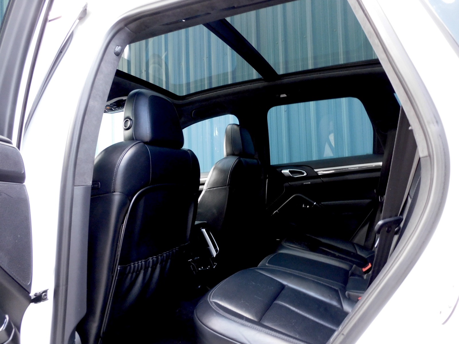 2014 Porsche Cayenne GTS photo 16