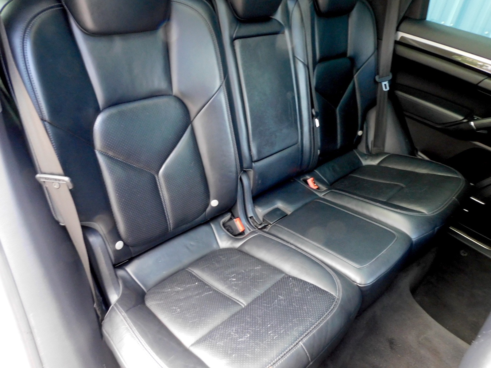 2014 Porsche Cayenne GTS photo 18