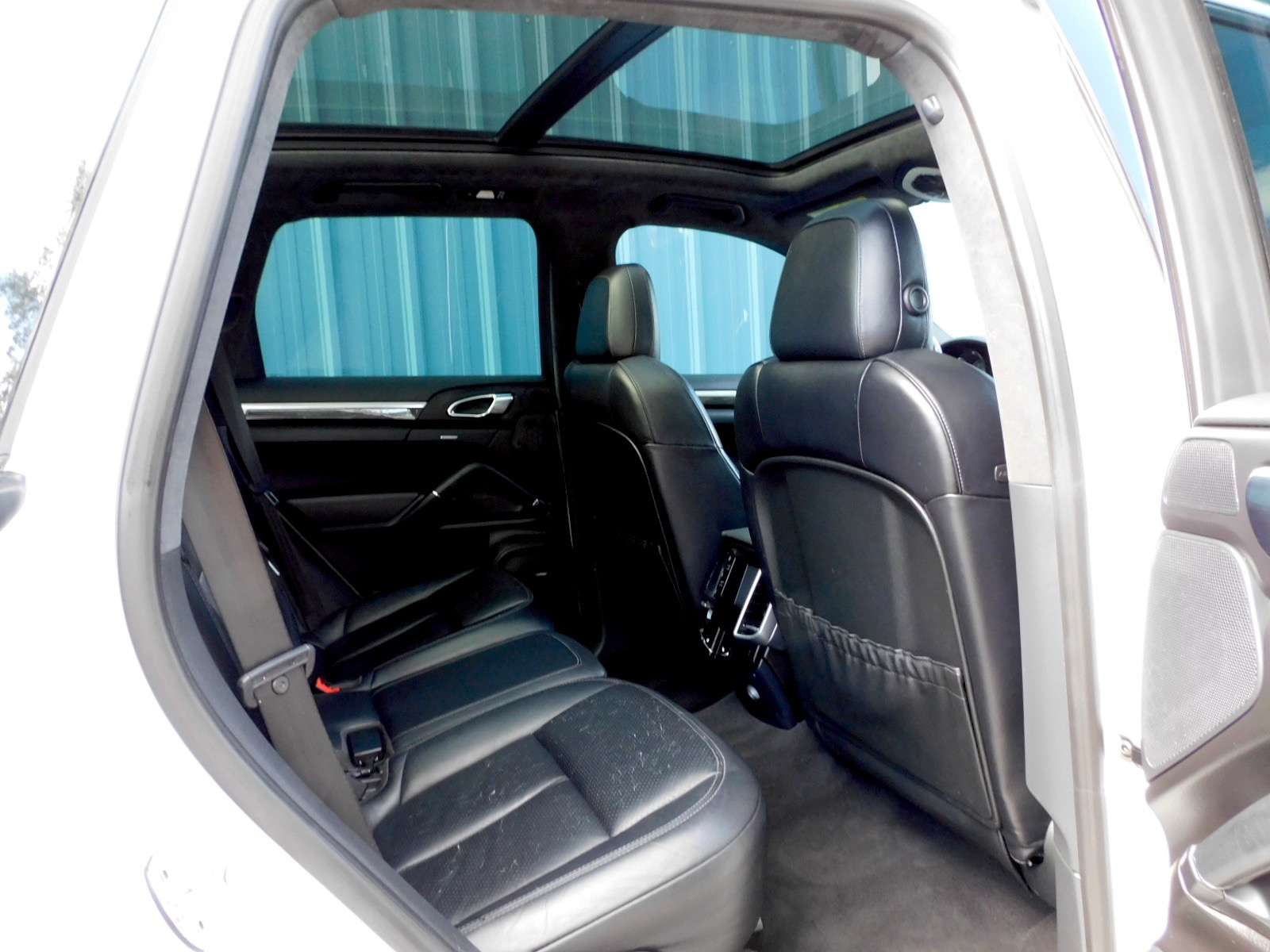 2014 Porsche Cayenne GTS photo 19