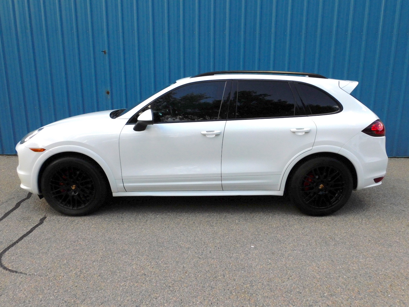 2014 Porsche Cayenne GTS photo 3