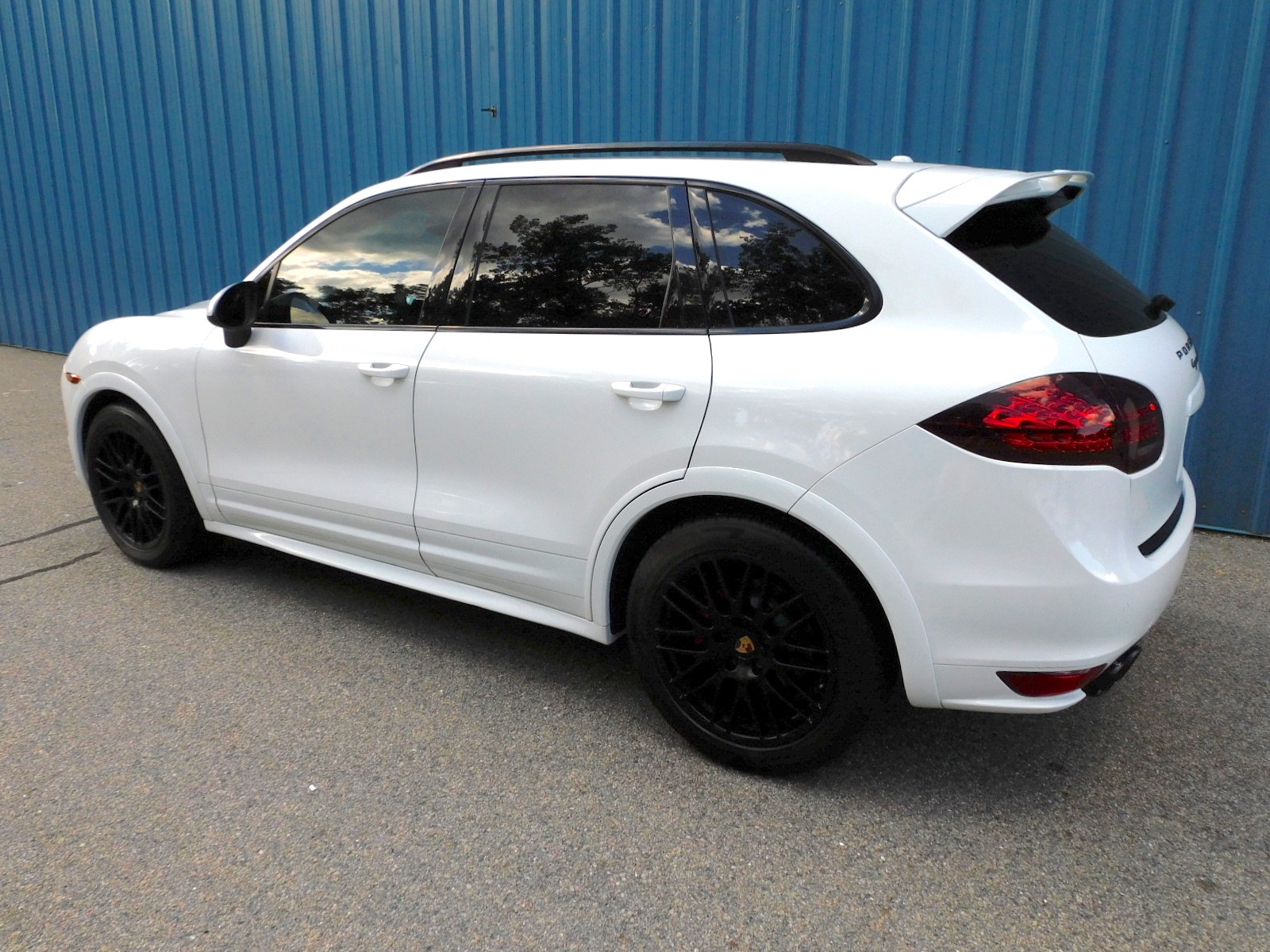 2014 Porsche Cayenne GTS photo 4