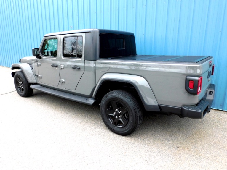 Used 2021 Jeep Gladiator Willys 4x4 Used 2021 Jeep Gladiator Willys 4x4 for sale  at Metro West Motorcars LLC in Shrewsbury MA 3