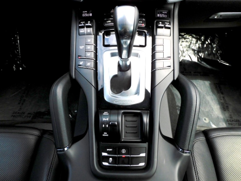 Used 2017 Porsche Cayenne Platinum Edition AWD Used 2017 Porsche Cayenne Platinum Edition AWD for sale at Metro West Motorcars LLC in Shrewsbury MA 12