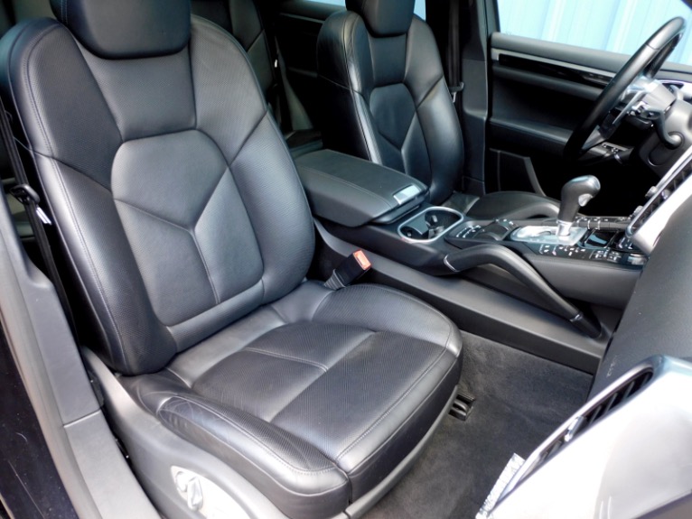 Used 2017 Porsche Cayenne Platinum Edition AWD Used 2017 Porsche Cayenne Platinum Edition AWD for sale at Metro West Motorcars LLC in Shrewsbury MA 19