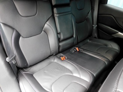 Used 2019 Jeep Cherokee Limited High Altitude 4x4 Used 2019 Jeep Cherokee Limited High Altitude 4x4 for sale  at Metro West Motorcars LLC in Shrewsbury MA 17