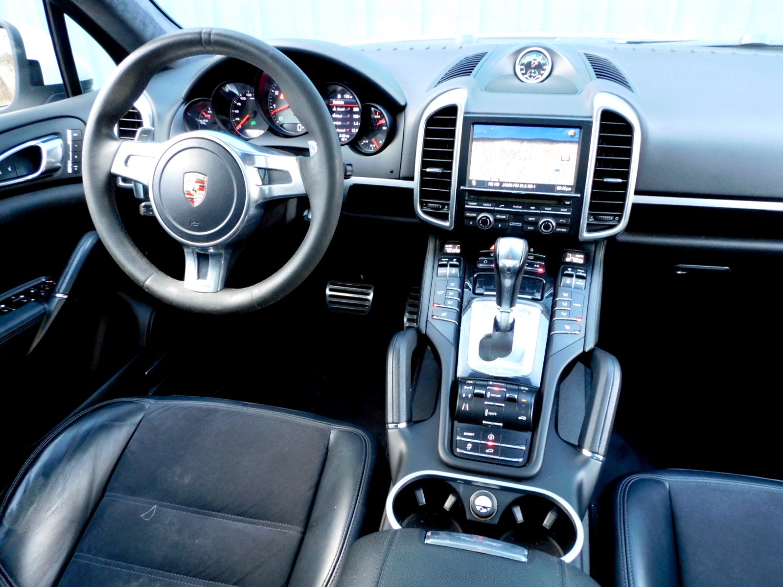 2013 Porsche Cayenne GTS photo 9
