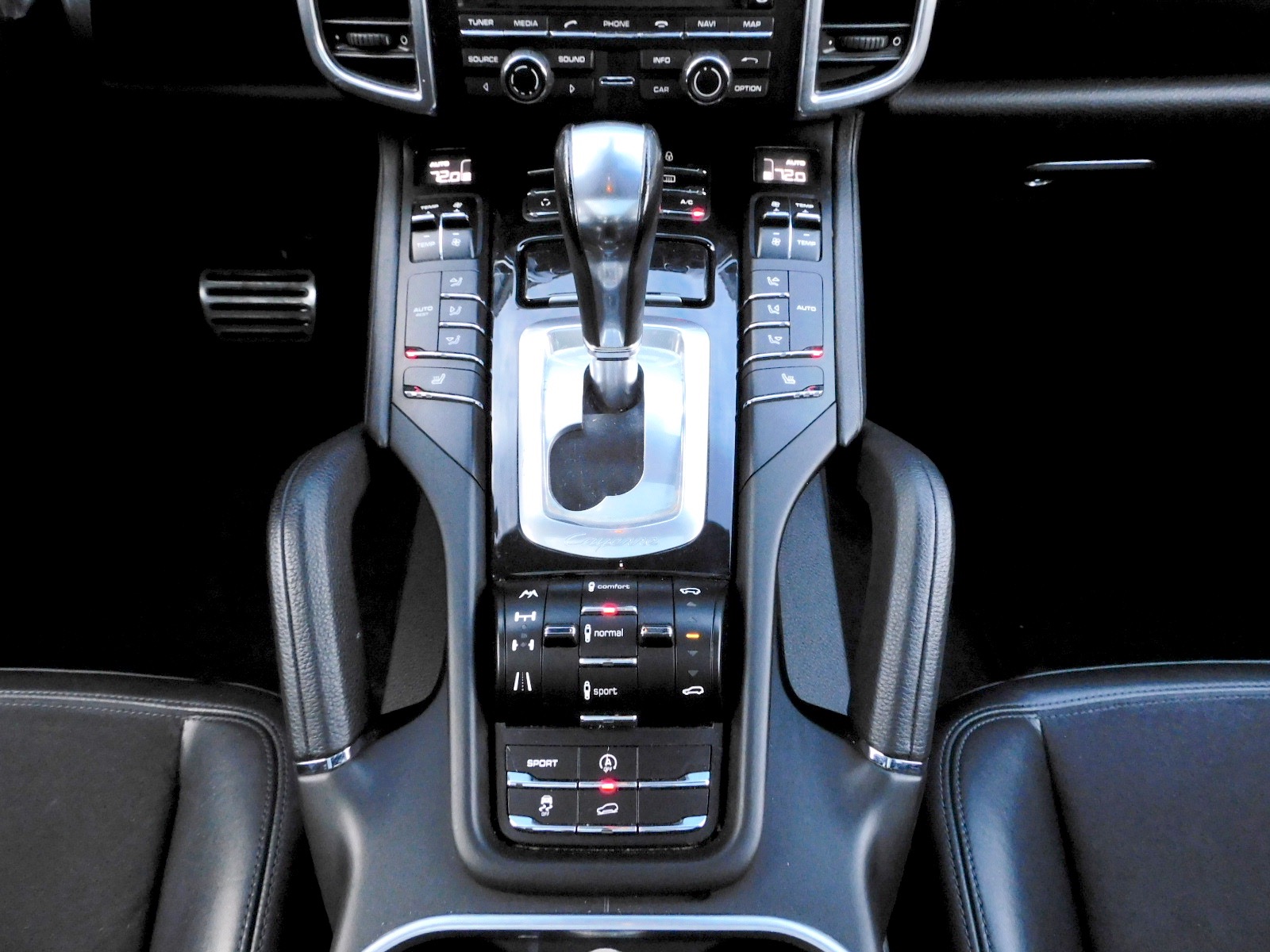 2013 Porsche Cayenne GTS photo 11