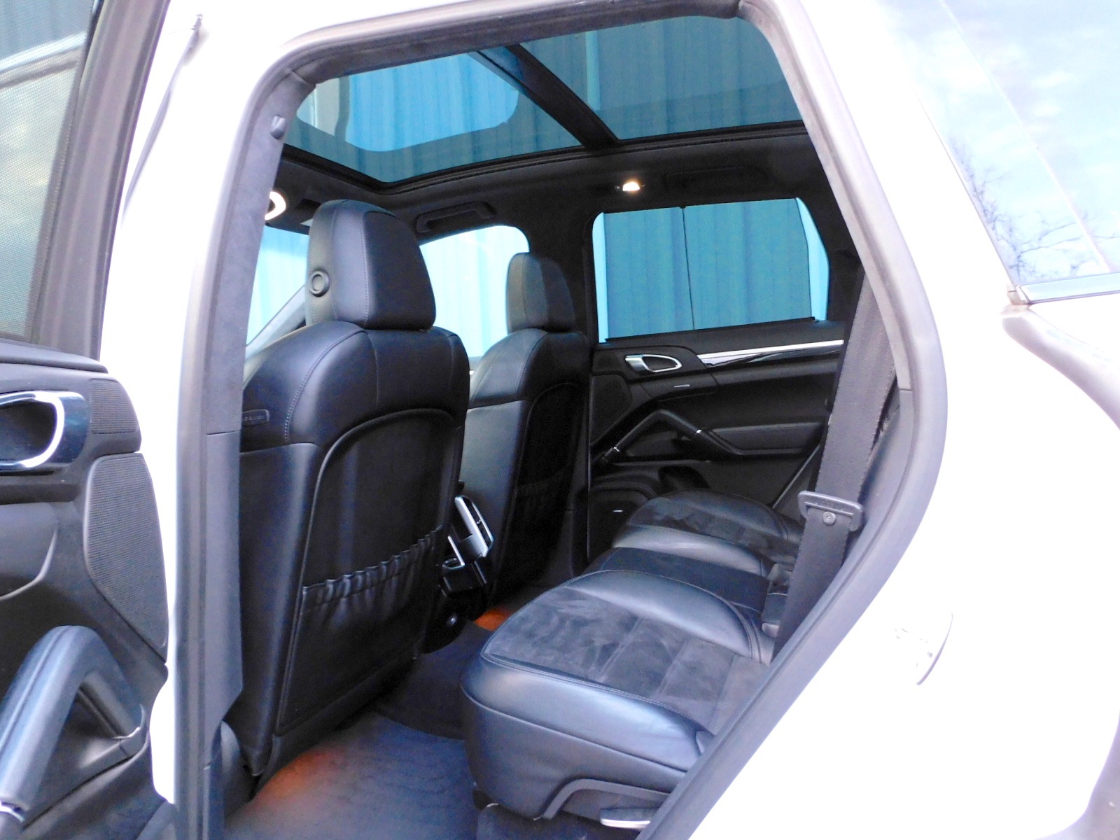 2013 Porsche Cayenne GTS photo 14