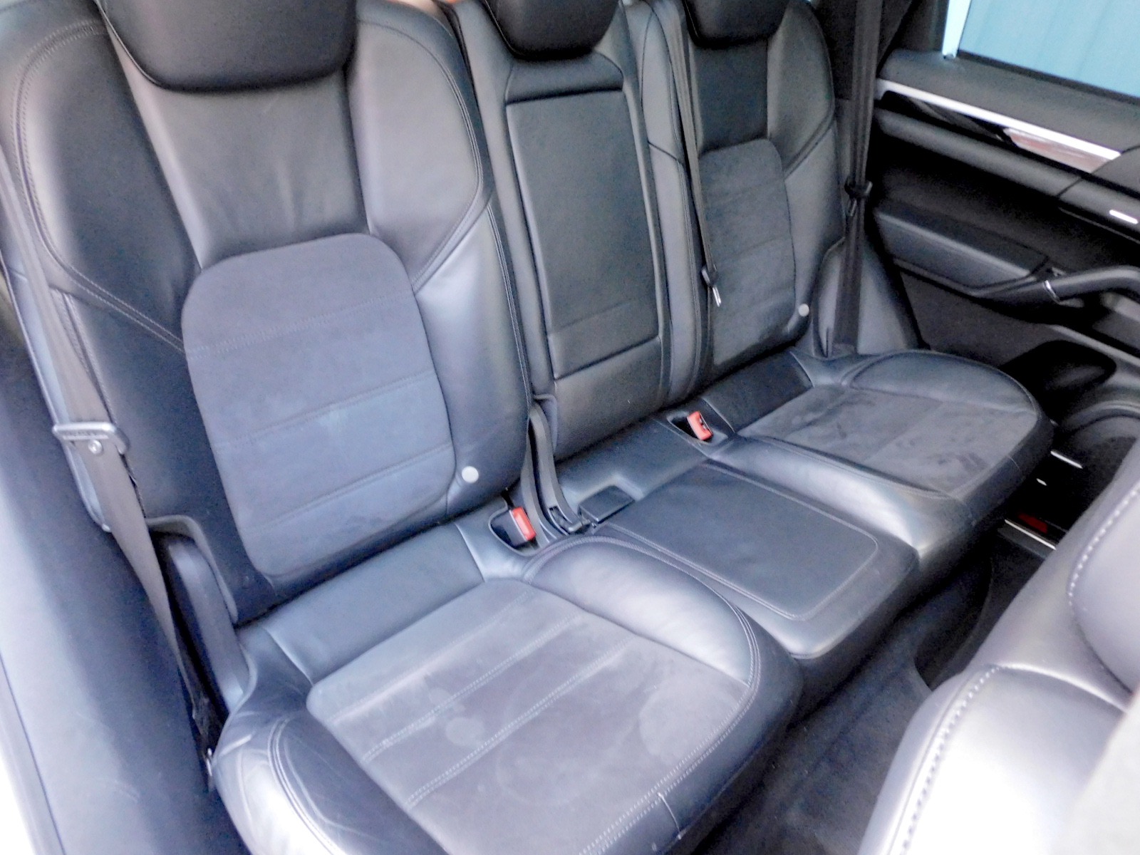 2013 Porsche Cayenne GTS photo 16