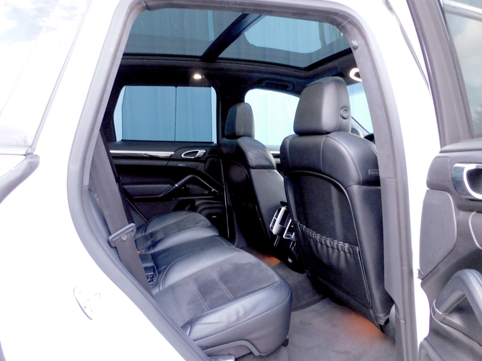 2013 Porsche Cayenne GTS photo 17