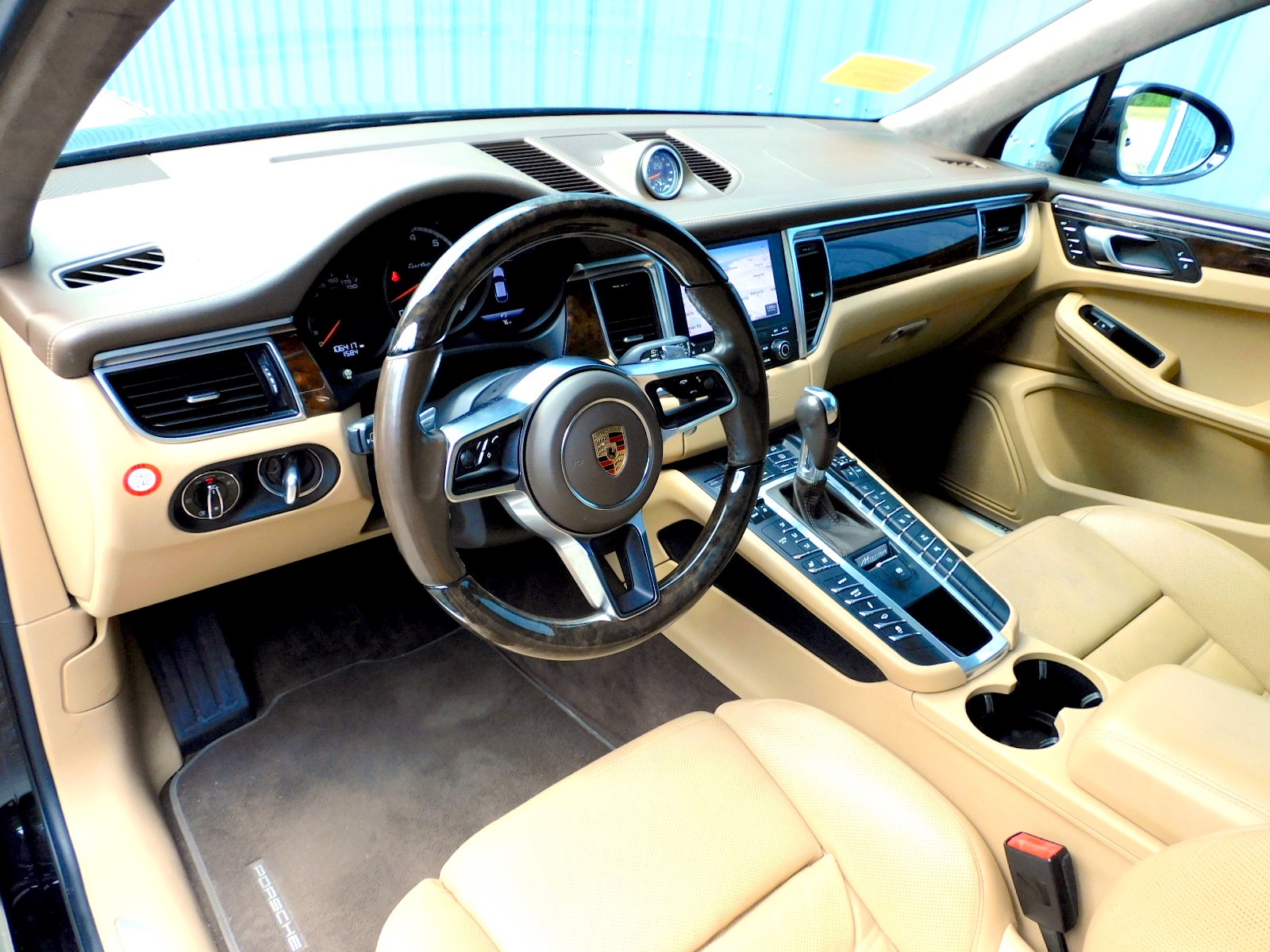 2017 Porsche Macan Turbo photo 10