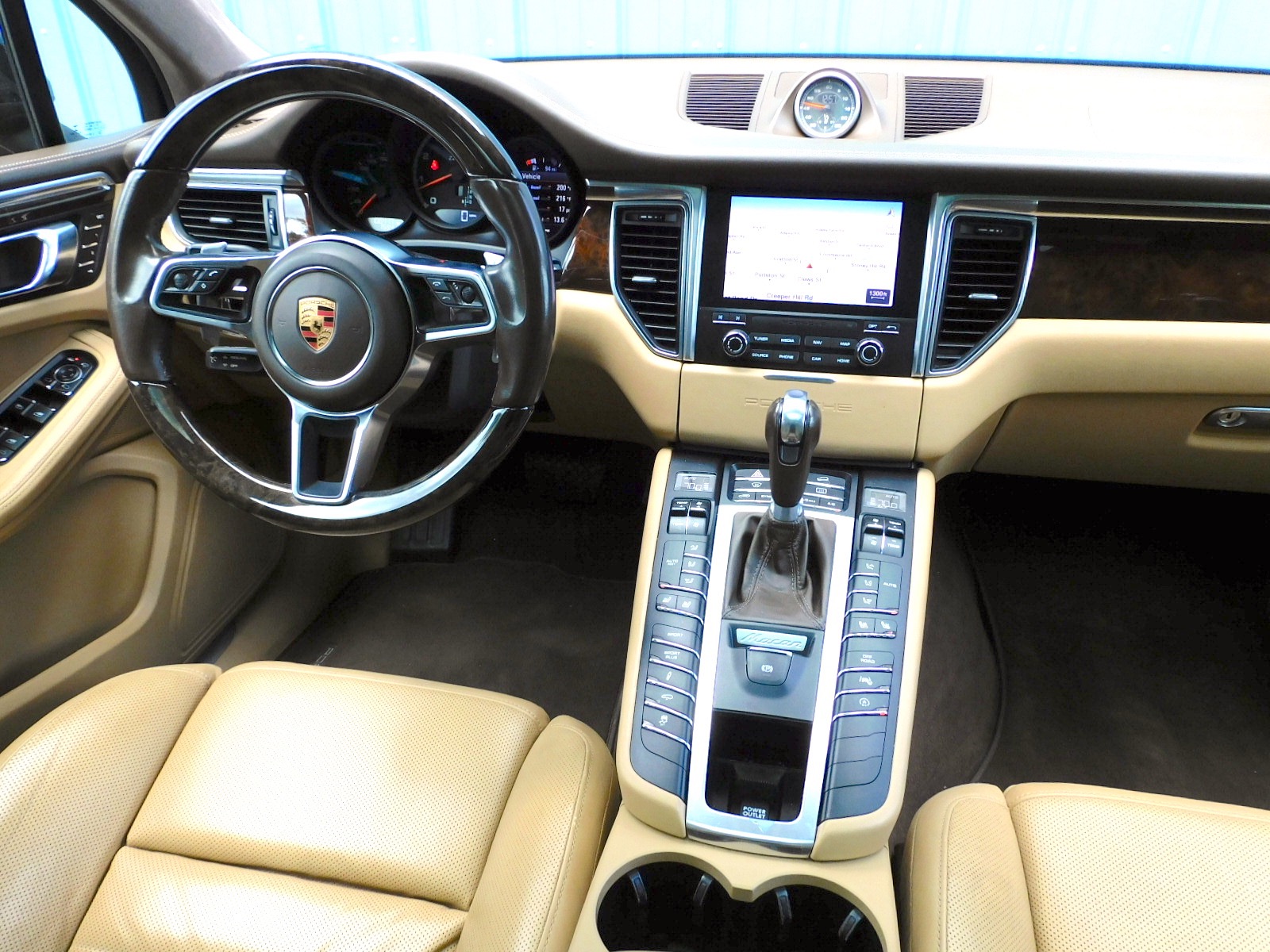 2017 Porsche Macan Turbo photo 7