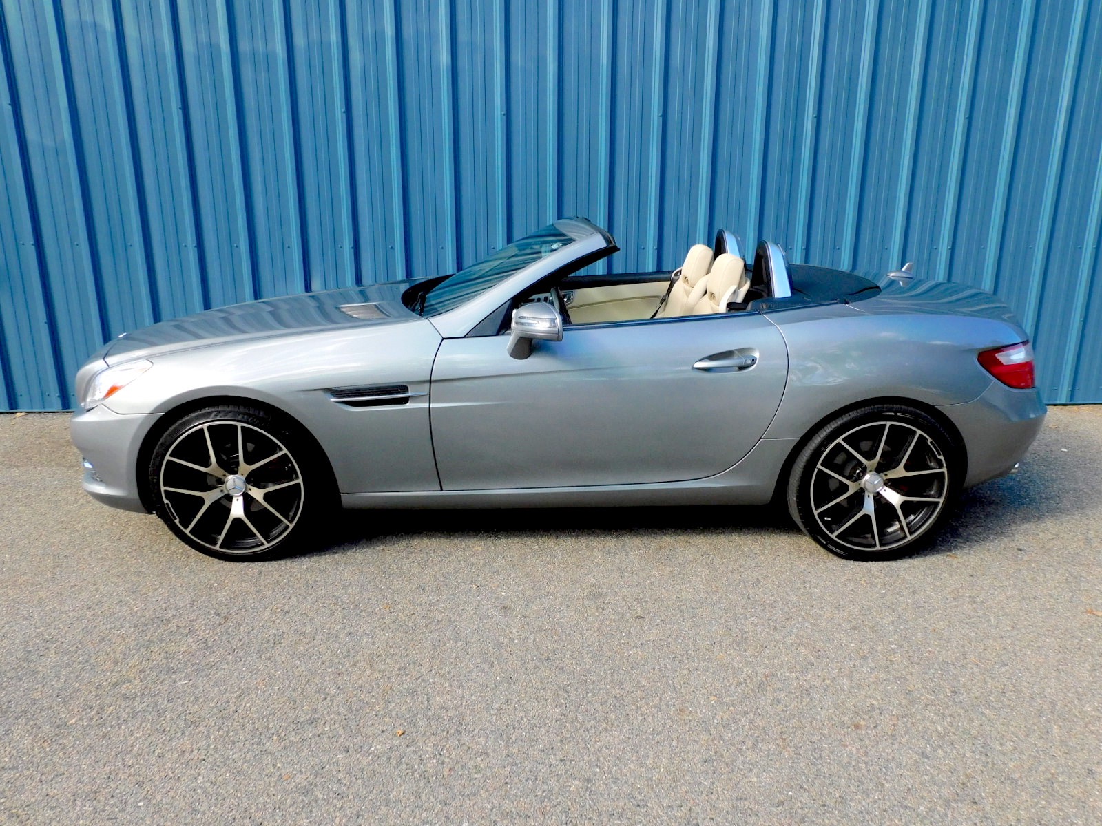 2013 Mercedes Benz SLK 250 photo 2
