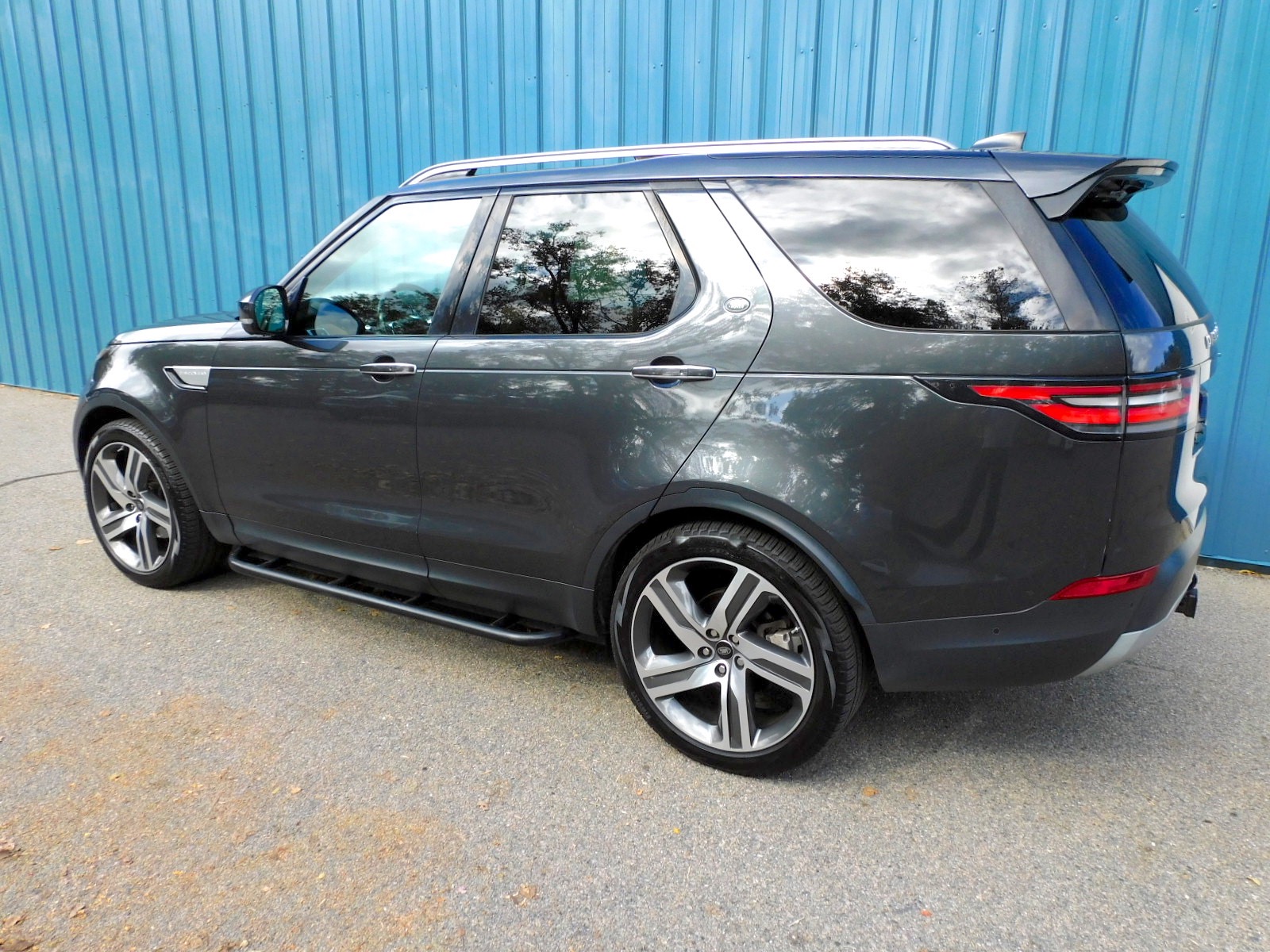 2018 Land Rover Discovery HSE Luxury photo 3