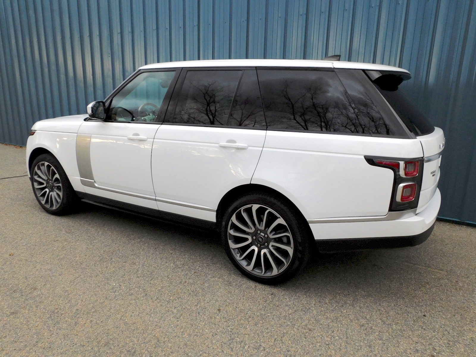 2021 Land Rover Range Rover P525 HSE HSE Westminster Edition photo 3