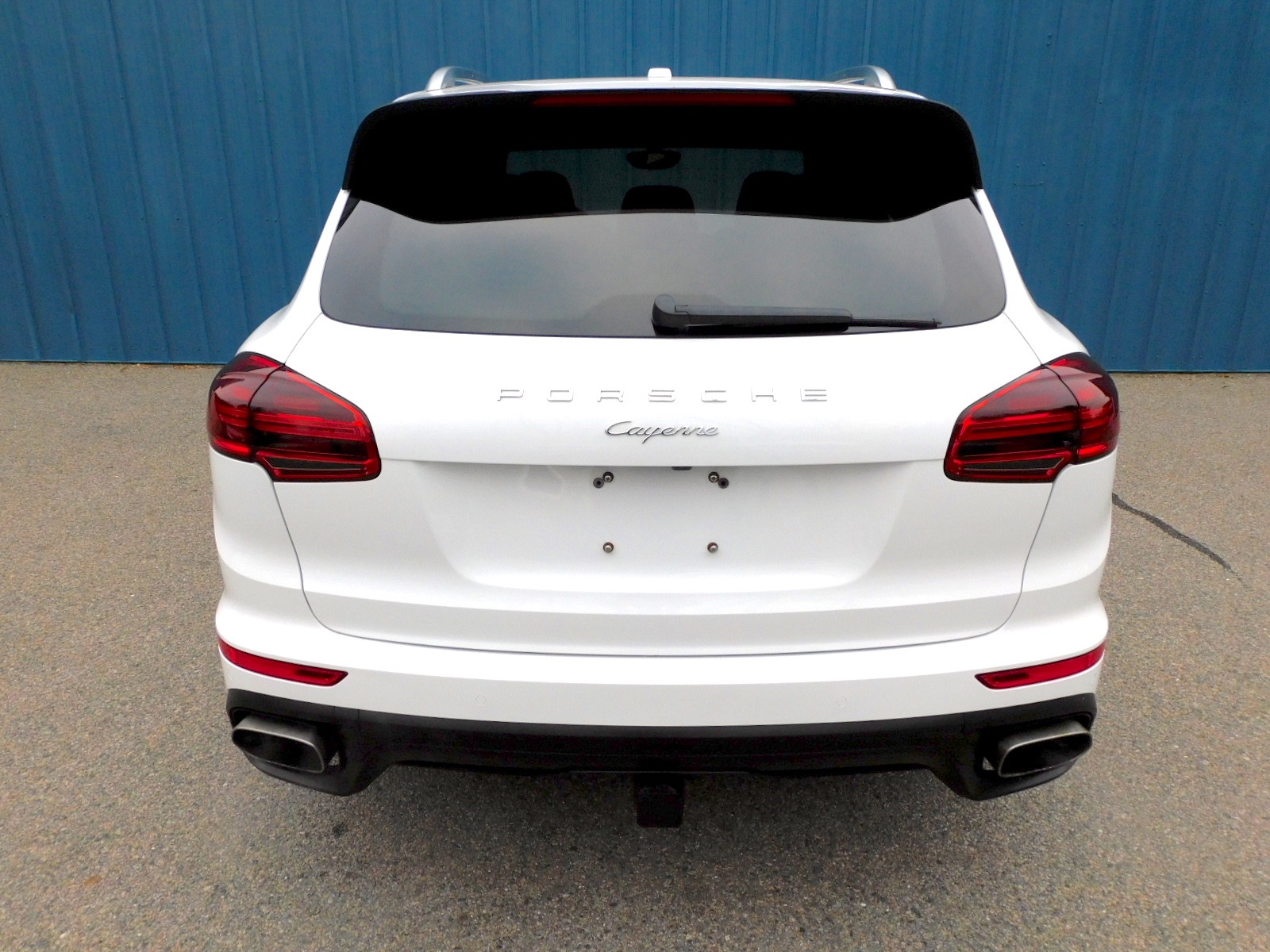 2016 Porsche Cayenne photo 2