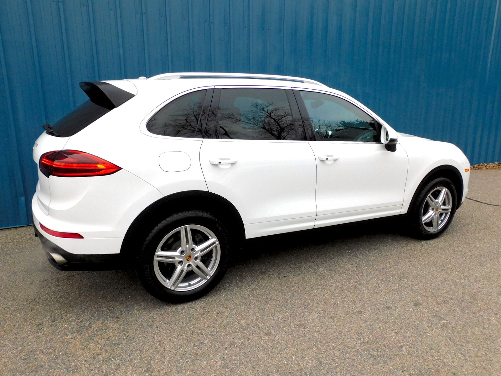2016 Porsche Cayenne photo 3