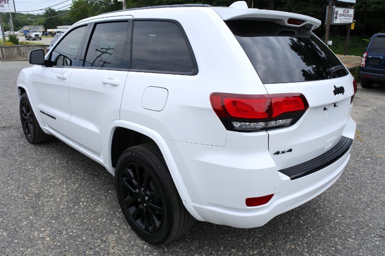 Used 2017 Jeep Grand Cherokee Altitude 4x4 Used 2017 Jeep Grand Cherokee Altitude 4x4 for sale  at Metro West Motorcars LLC in Shrewsbury MA 3