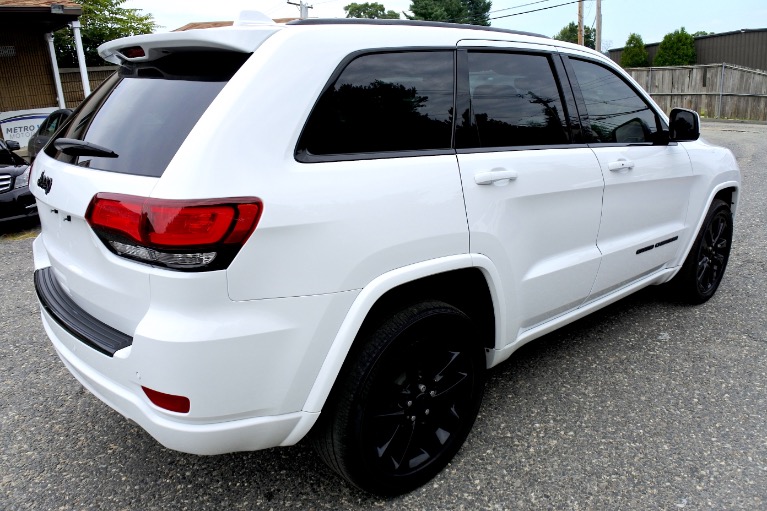 Used 2017 Jeep Grand Cherokee Altitude 4x4 Used 2017 Jeep Grand Cherokee Altitude 4x4 for sale  at Metro West Motorcars LLC in Shrewsbury MA 5