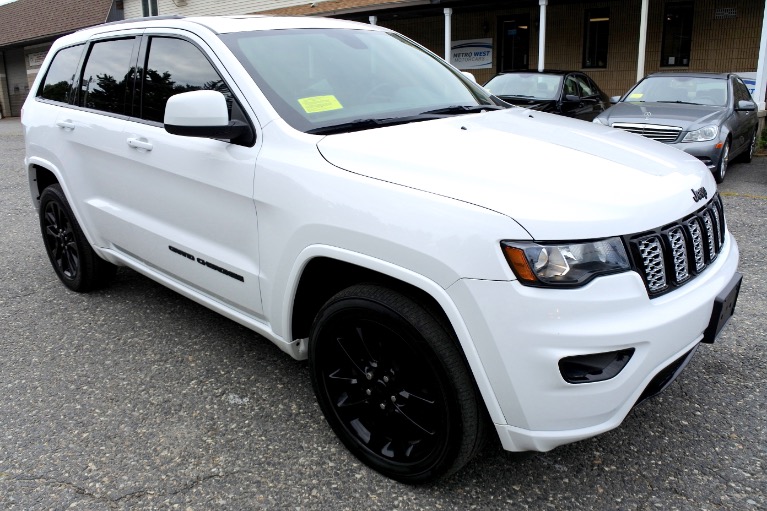 Used 2017 Jeep Grand Cherokee Altitude 4x4 Used 2017 Jeep Grand Cherokee Altitude 4x4 for sale  at Metro West Motorcars LLC in Shrewsbury MA 7