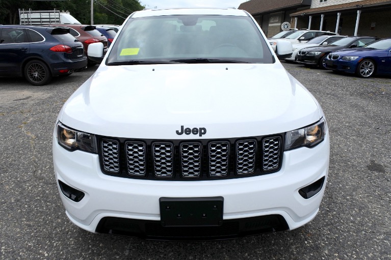 Used 2017 Jeep Grand Cherokee Altitude 4x4 Used 2017 Jeep Grand Cherokee Altitude 4x4 for sale at Metro West Motorcars LLC in Shrewsbury MA 8