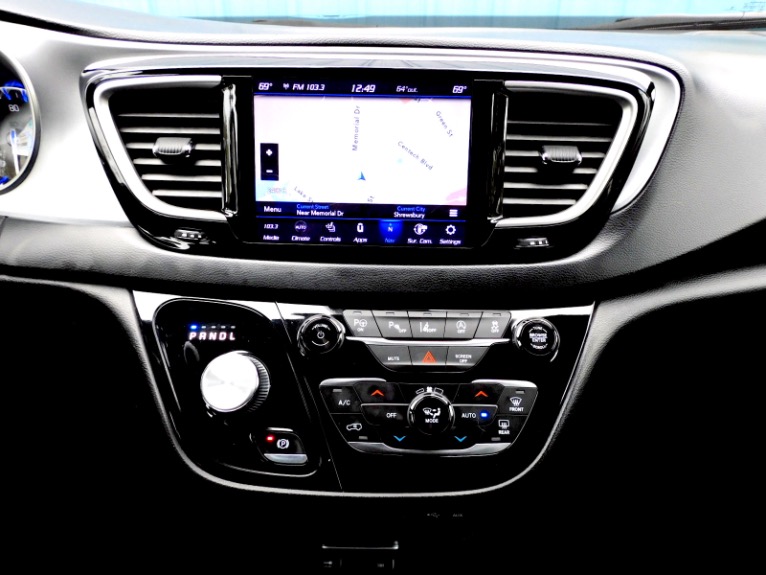 Used 2020 Chrysler Pacifica Touring L FWD Used 2020 Chrysler Pacifica Touring L FWD for sale  at Metro West Motorcars LLC in Shrewsbury MA 11