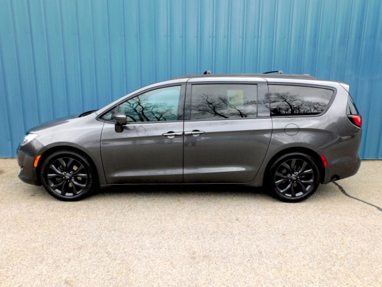 Used 2020 Chrysler Pacifica Touring L FWD Used 2020 Chrysler Pacifica Touring L FWD for sale  at Metro West Motorcars LLC in Shrewsbury MA 2