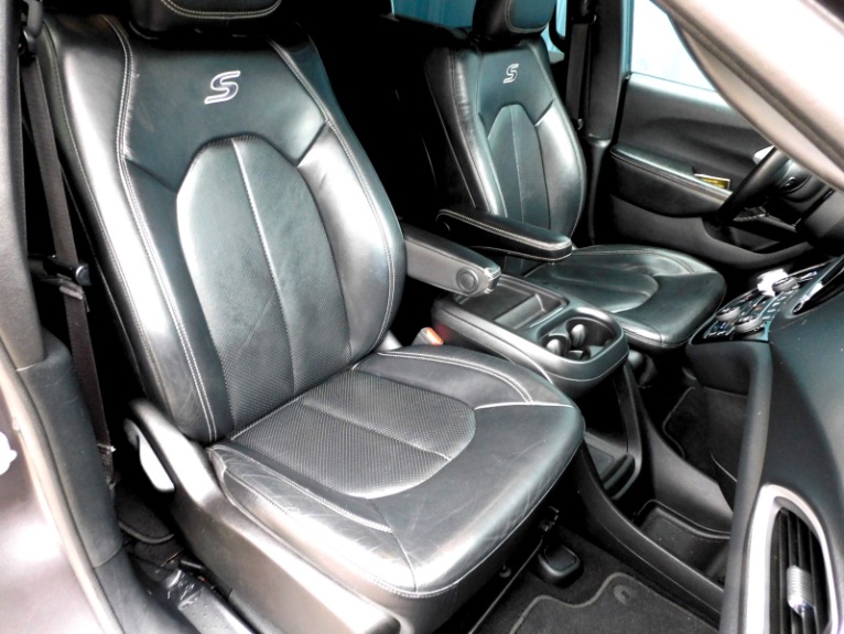 Used 2020 Chrysler Pacifica Touring L FWD Used 2020 Chrysler Pacifica Touring L FWD for sale  at Metro West Motorcars LLC in Shrewsbury MA 21